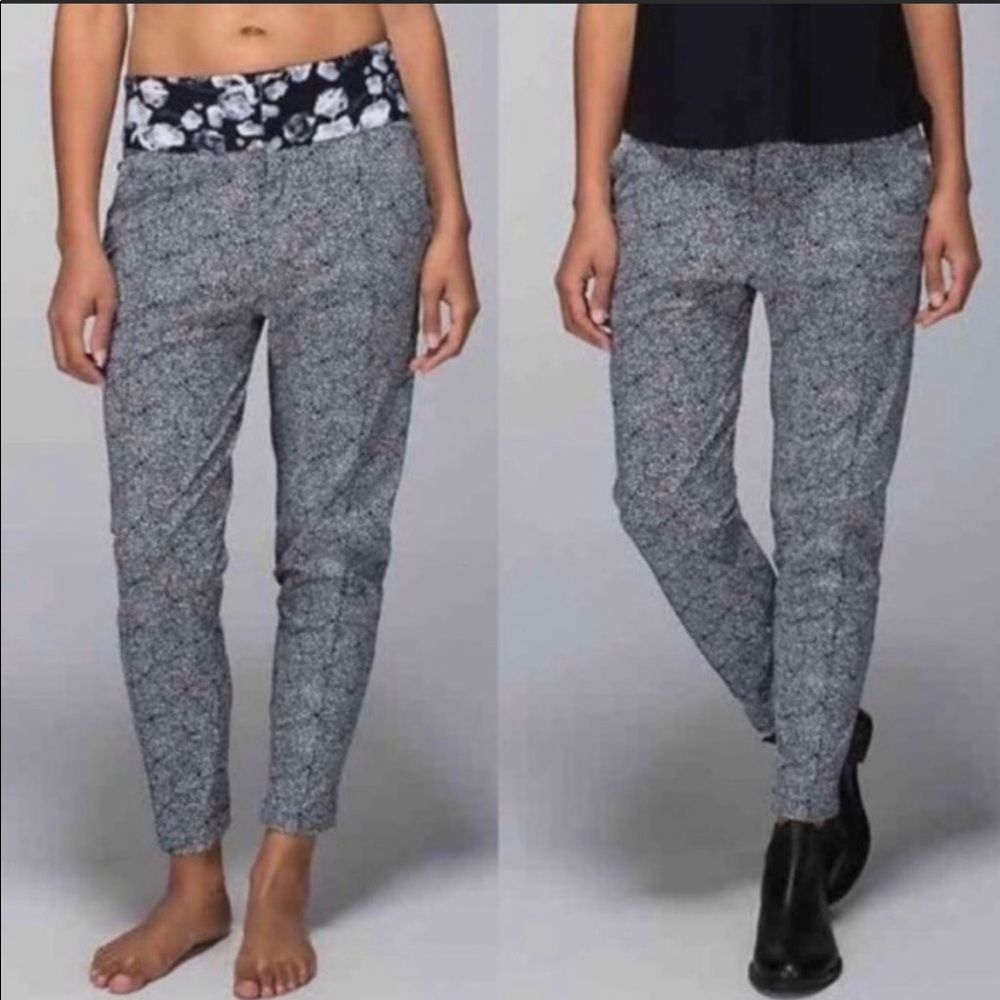 Lululemon Departure Pant Floral Black White size 4/6